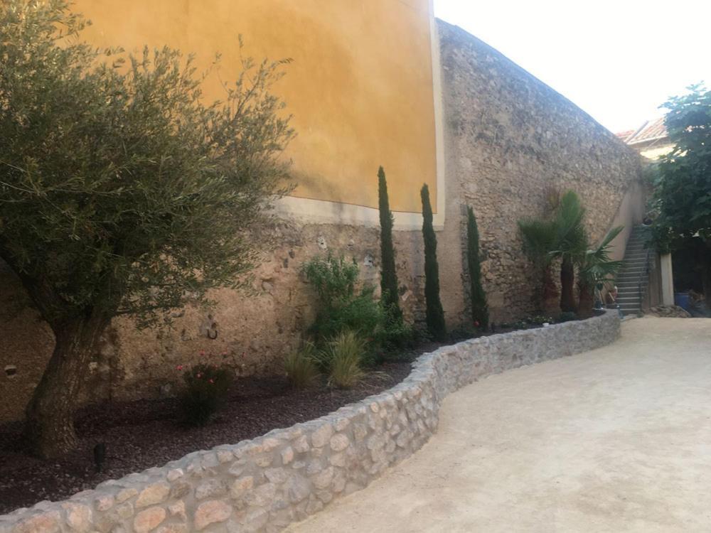 Ferienwohnung Les Fenetres Sur Cour Pézenas Exterior foto